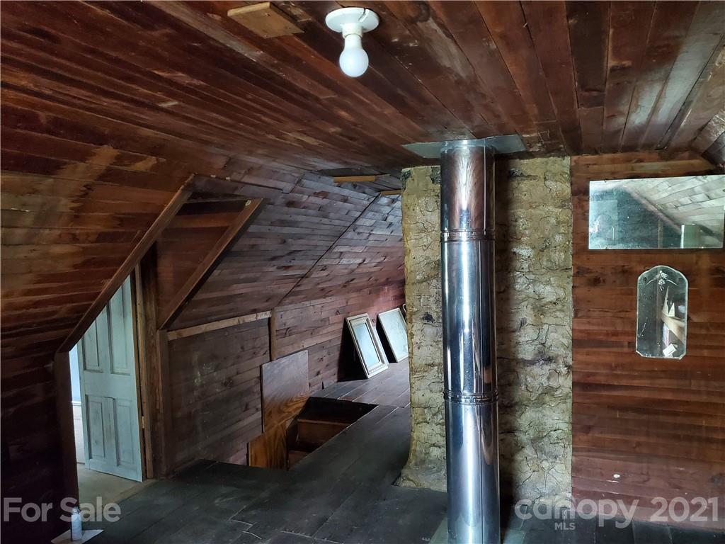4580 Little Pine Road Marshall, NC 28753 - Photo 17 of 39 a view of entryway