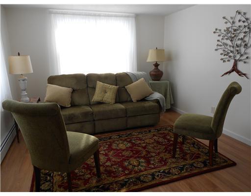 22 Knox Street Millinocket, ME 04462 - Photo 9 of 22 Living Room.