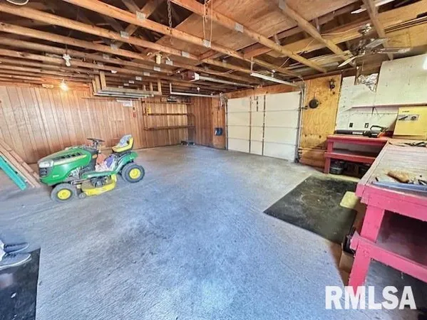 $169,000 | 705 North Silver Street, Taylorville, IL 62568