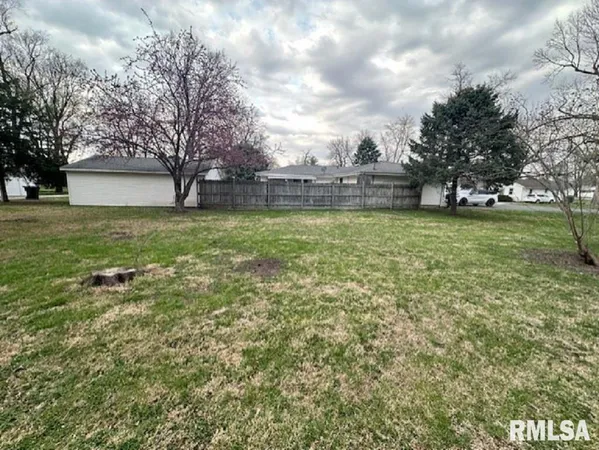 $169,000 | 705 North Silver Street, Taylorville, IL 62568