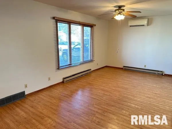 $169,000 | 705 North Silver Street, Taylorville, IL 62568