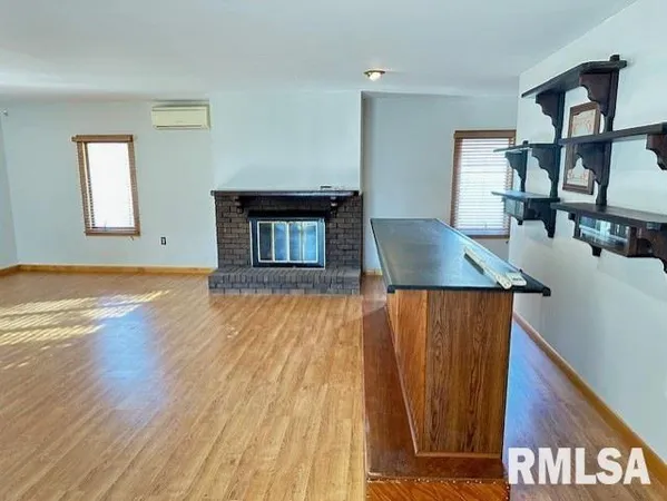 $169,000 | 705 North Silver Street, Taylorville, IL 62568
