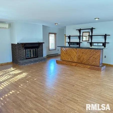 $169,000 | 705 North Silver Street, Taylorville, IL 62568