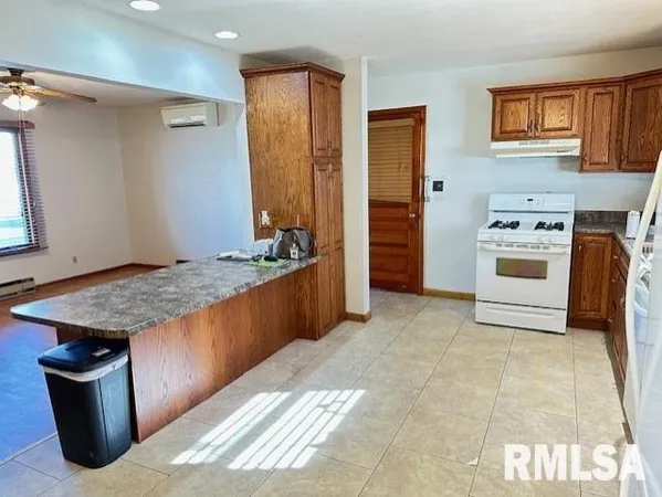 $169,000 | 705 North Silver Street, Taylorville, IL 62568