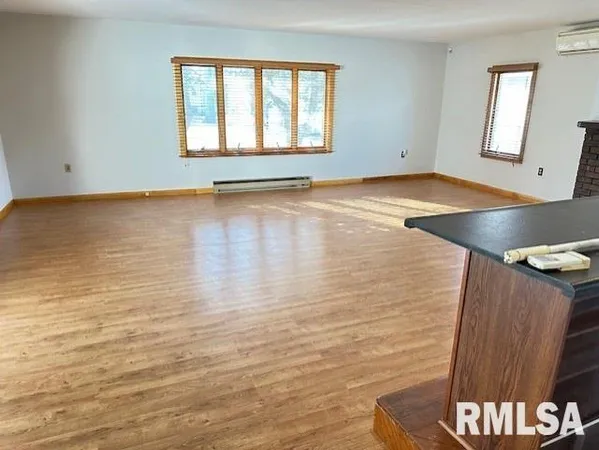 $169,000 | 705 North Silver Street, Taylorville, IL 62568