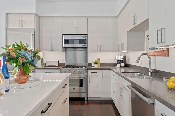 $1,295,000 | 18 West Victoria Street, Unit 303, Santa Barbara, CA 93101