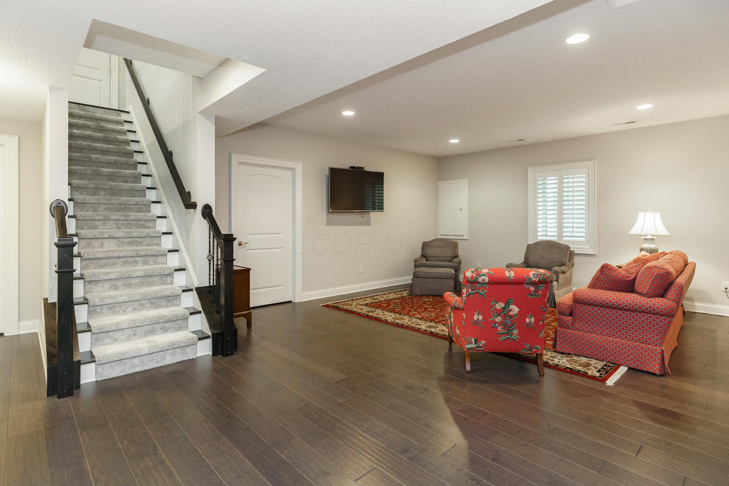 3240 Armscote Road Dublin, OH 43017 - Photo 24 of 52 Engineered hardwood throughout 1000 sq ft finished space