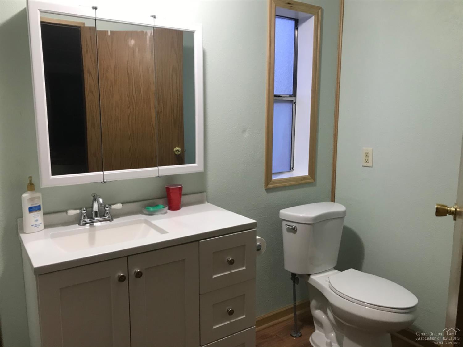 60901 Brosterhous Road, Unit 755 Bend, OR 97702 - Photo 9 of 23 a bathroom with a toilet a sink a vanity and mirror