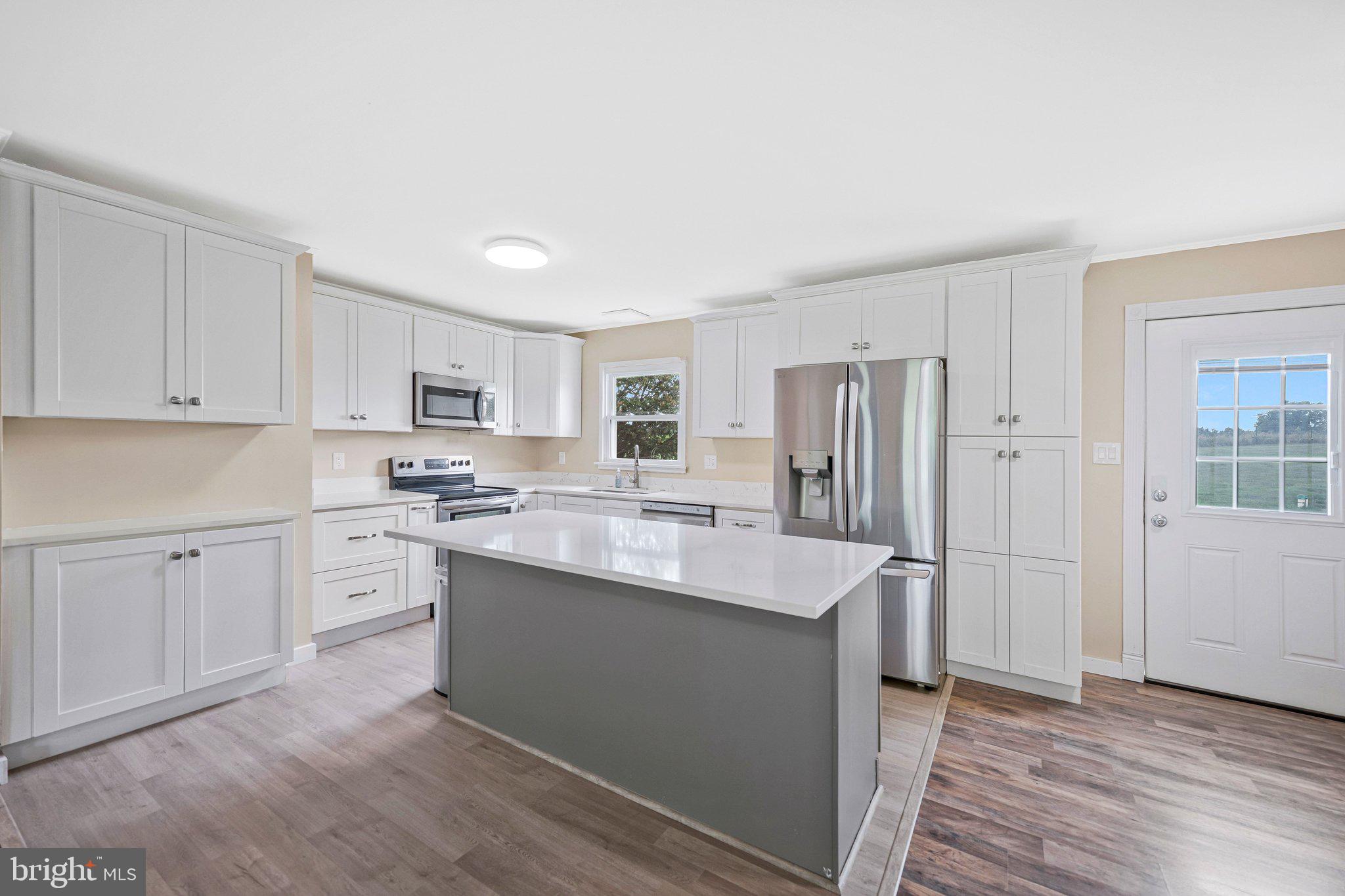 3801 Gardiner Road Waldorf, MD 20601 - Photo 14 of 52 Kitchen w/stainless apps, quartz counters & island