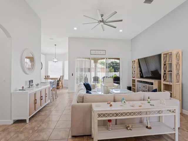 $2,650 | 6420 Parklane Court, Vero Beach, FL 32967