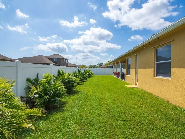 $2,650 | 6420 Parklane Court, Vero Beach, FL 32967