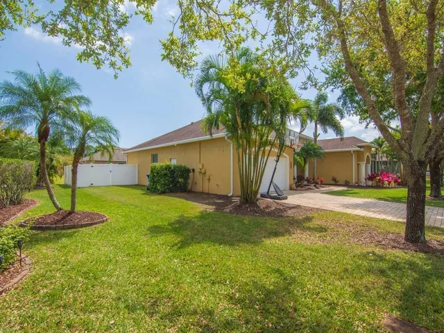 $2,650 | 6420 Parklane Court, Vero Beach, FL 32967