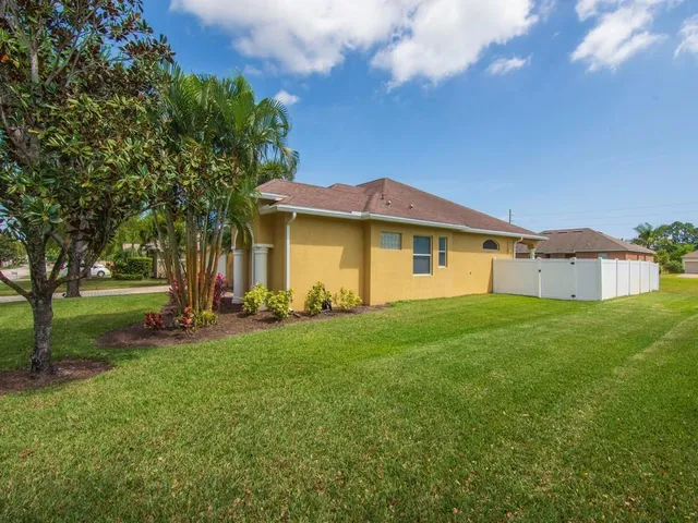 $2,650 | 6420 Parklane Court, Vero Beach, FL 32967
