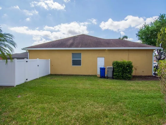 $2,650 | 6420 Parklane Court, Vero Beach, FL 32967