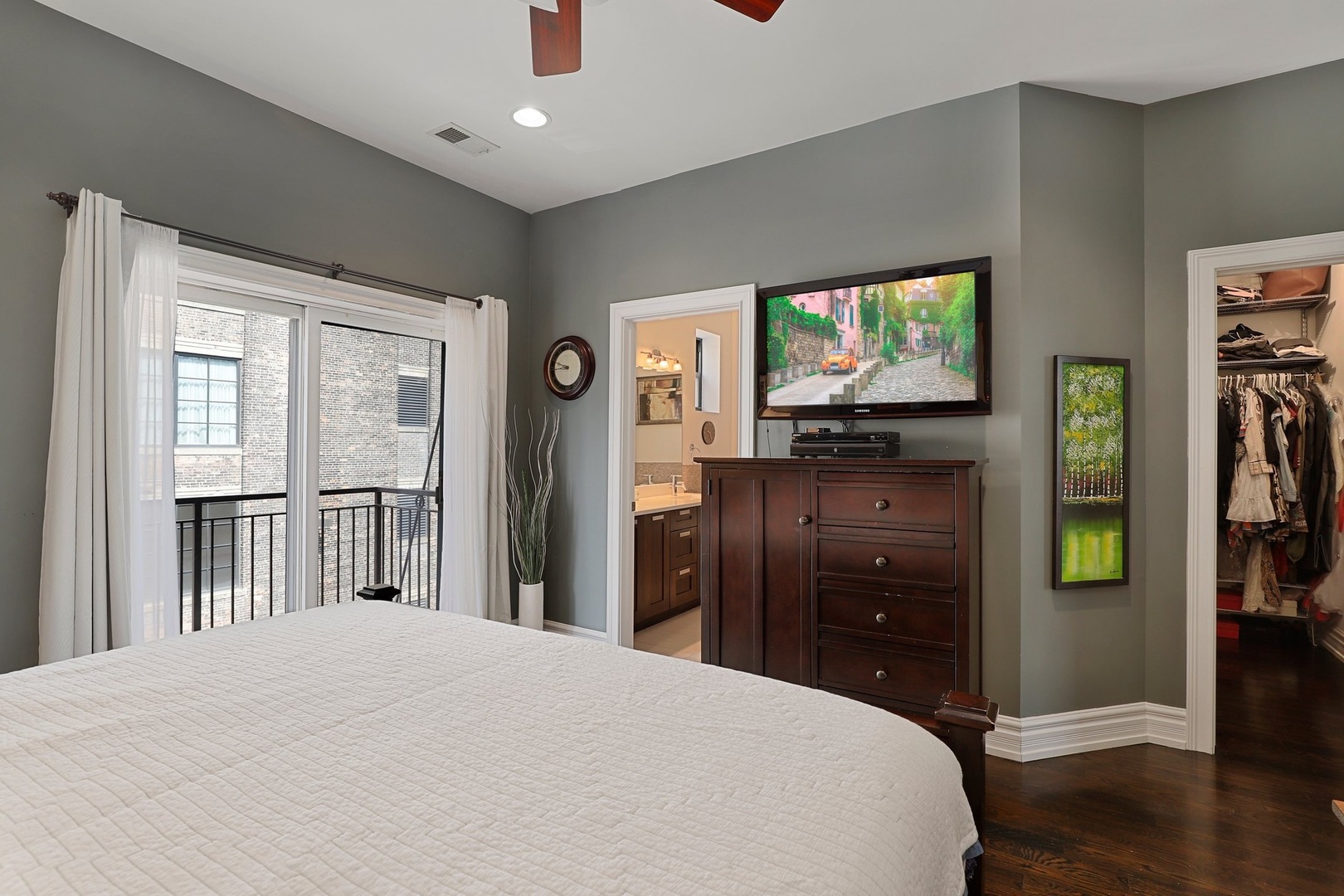 120 North Halsted Street, Unit 4 Chicago, IL 60607 - Photo 12 of 32