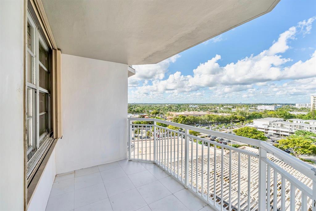 18031 Biscayne Boulevard, Unit 1104 Aventura, FL 33160 - Photo 18 of 35 a view of balcony with city view