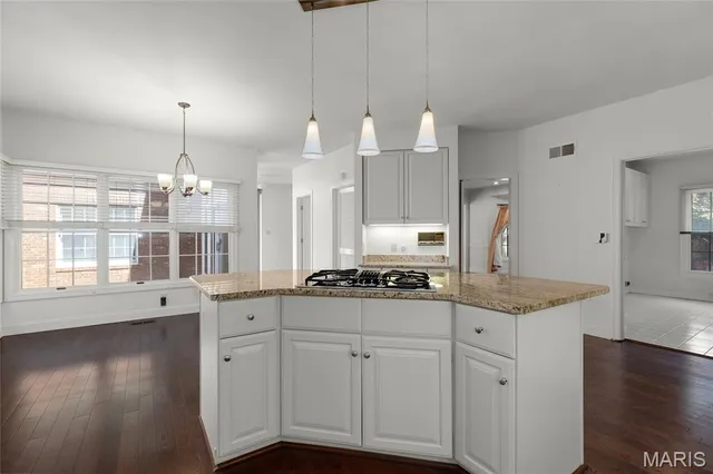 $750,000 | 319 Carlyle Lake Drive, Creve Coeur, MO 63141