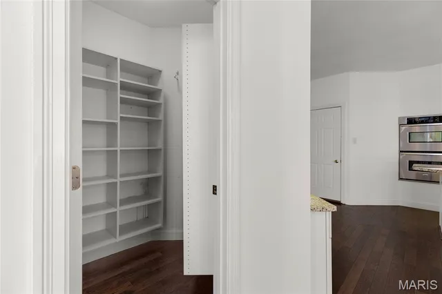 $750,000 | 319 Carlyle Lake Drive, Creve Coeur, MO 63141