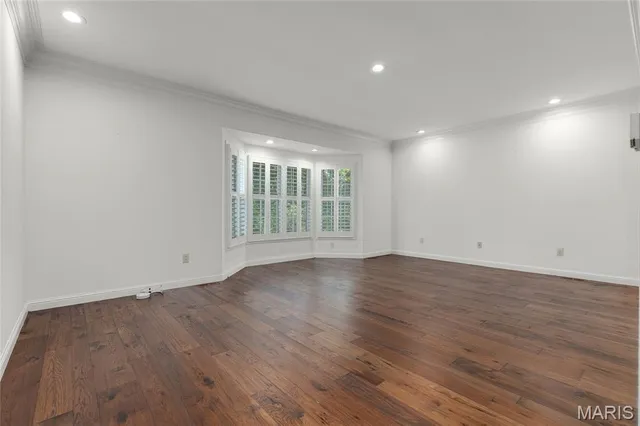 $750,000 | 319 Carlyle Lake Drive, Creve Coeur, MO 63141