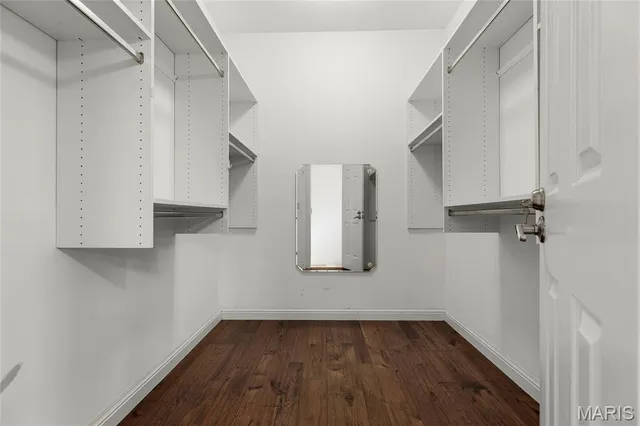 $750,000 | 319 Carlyle Lake Drive, Creve Coeur, MO 63141