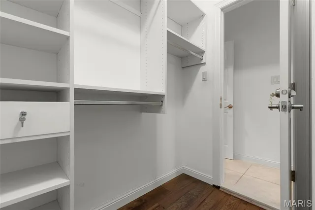 $750,000 | 319 Carlyle Lake Drive, Creve Coeur, MO 63141