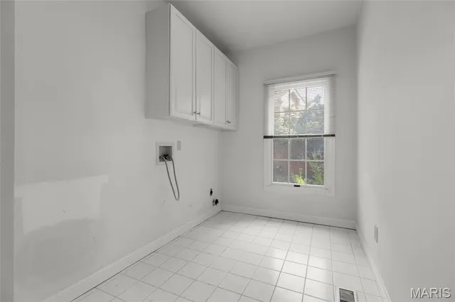 $750,000 | 319 Carlyle Lake Drive, Creve Coeur, MO 63141