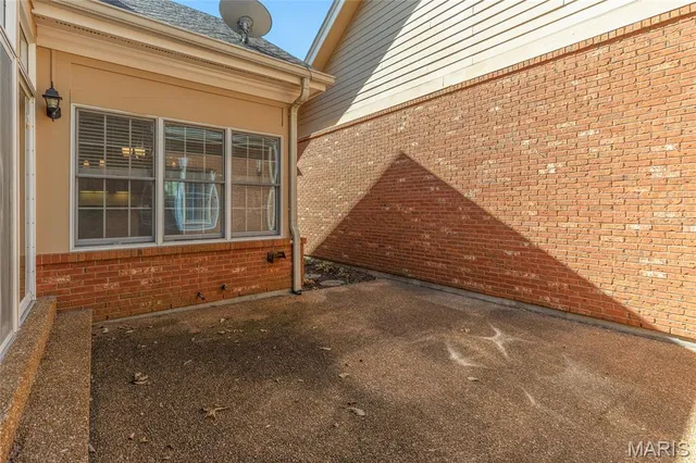 $750,000 | 319 Carlyle Lake Drive, Creve Coeur, MO 63141