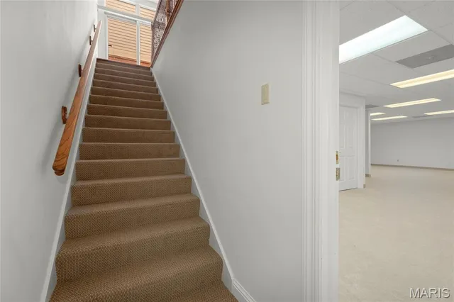 $750,000 | 319 Carlyle Lake Drive, Creve Coeur, MO 63141