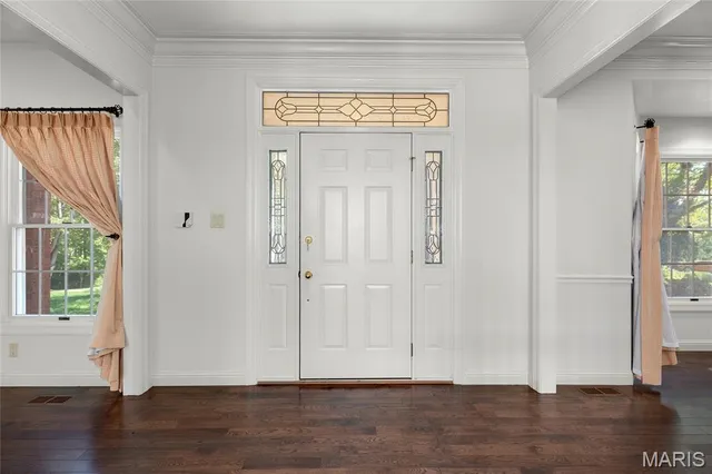 $750,000 | 319 Carlyle Lake Drive, Creve Coeur, MO 63141