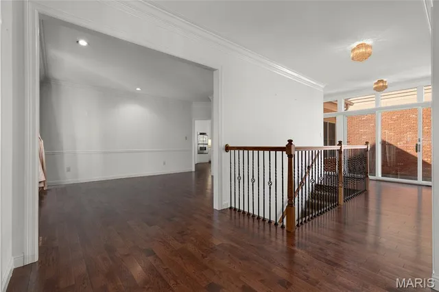 $750,000 | 319 Carlyle Lake Drive, Creve Coeur, MO 63141