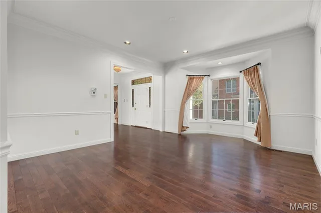 $750,000 | 319 Carlyle Lake Drive, Creve Coeur, MO 63141