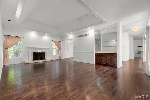 $750,000 | 319 Carlyle Lake Drive, Creve Coeur, MO 63141