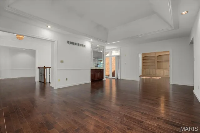 $750,000 | 319 Carlyle Lake Drive, Creve Coeur, MO 63141