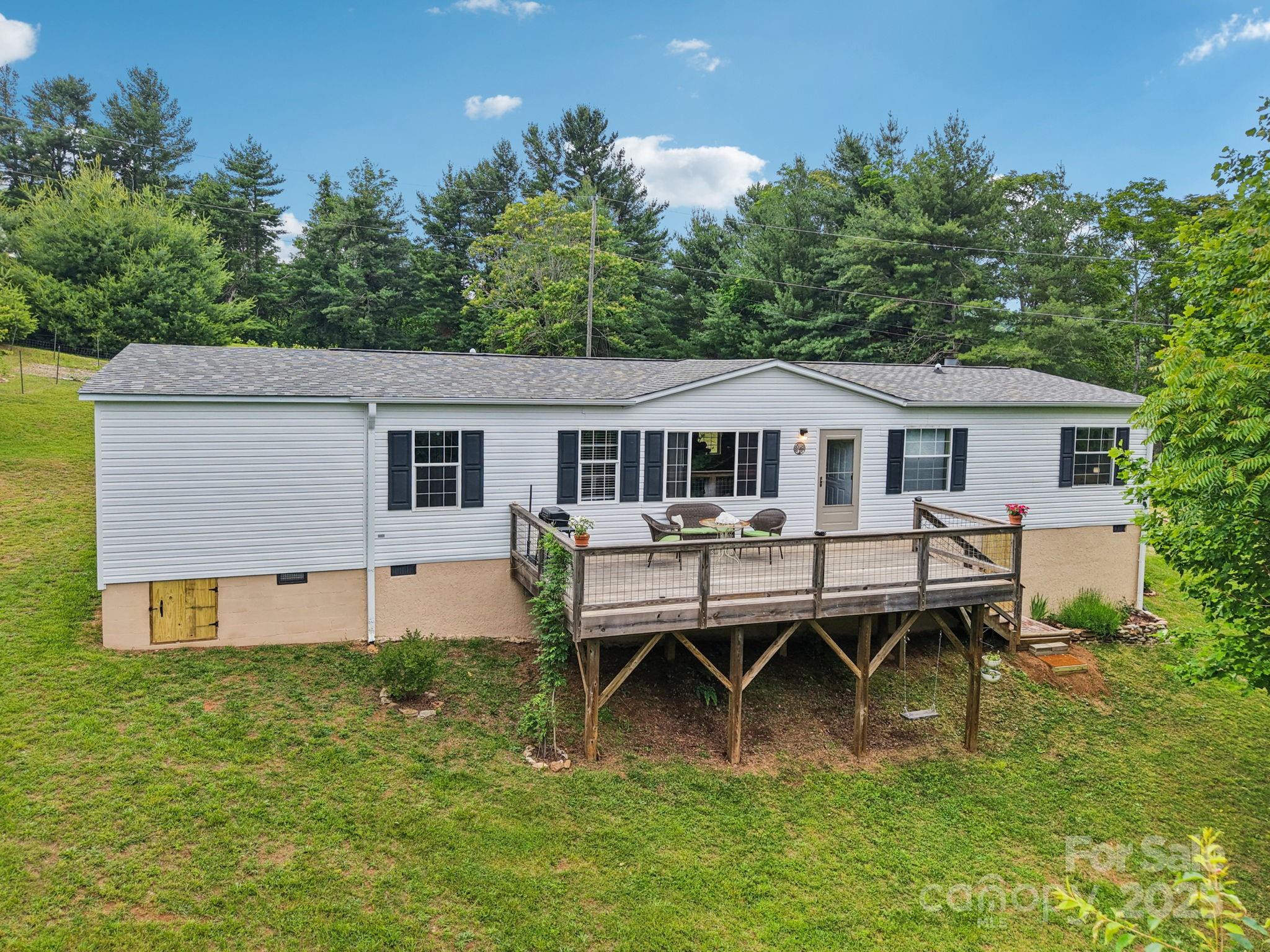 1282 Spicer Cove Road Hendersonville, NC 28792 - Photo 37 of 42 a house that has sitting area in front of a house