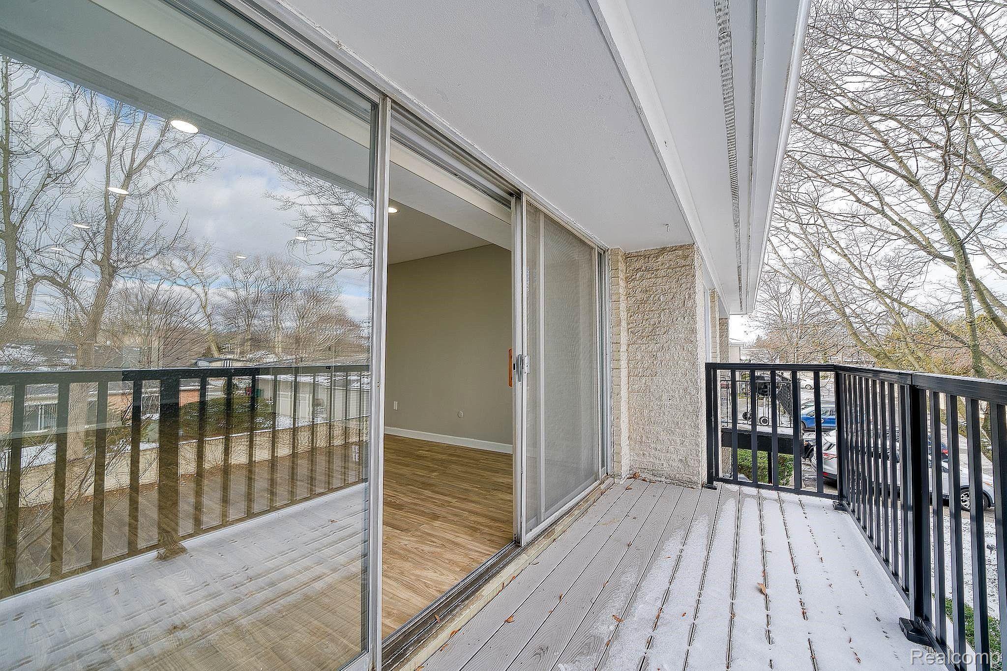 29133 Evergreen Road, Unit 7 Southfield, MI 48076 - Photo 3 of 15 Gallery Image 3