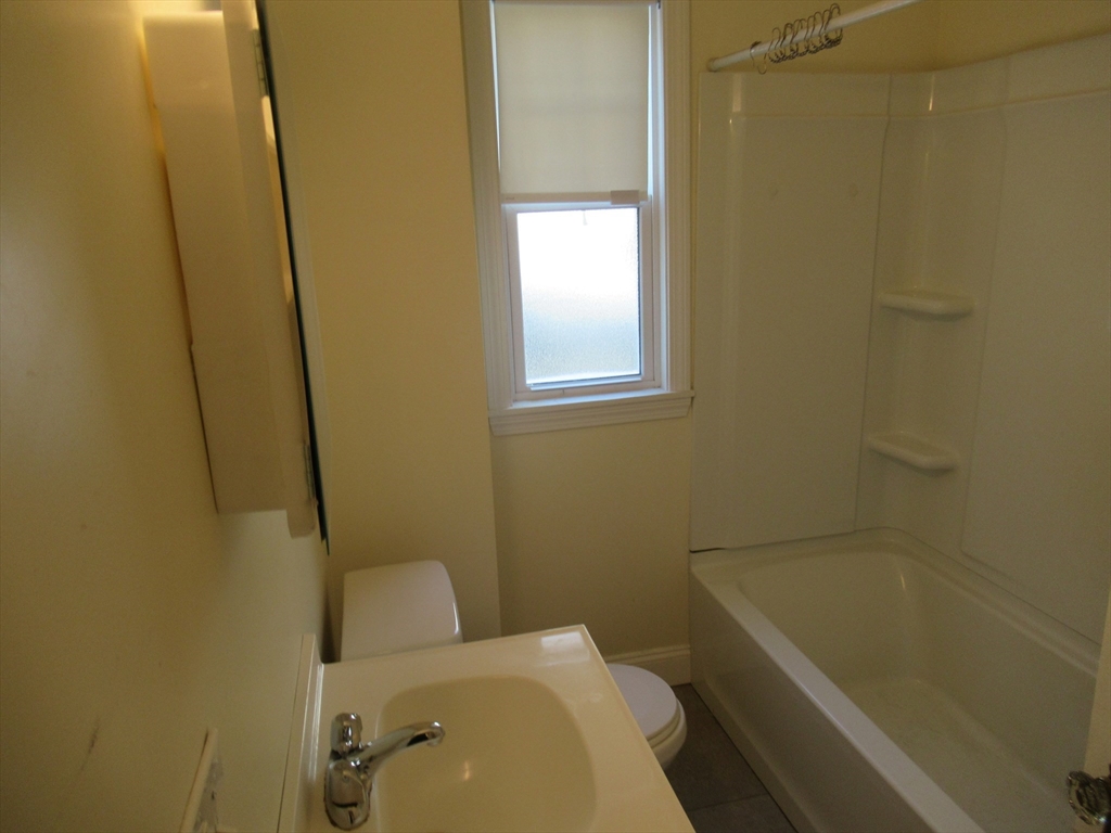24 Brook Road Quincy, MA 02169 - Photo 8 of 23 Gallery Image 8