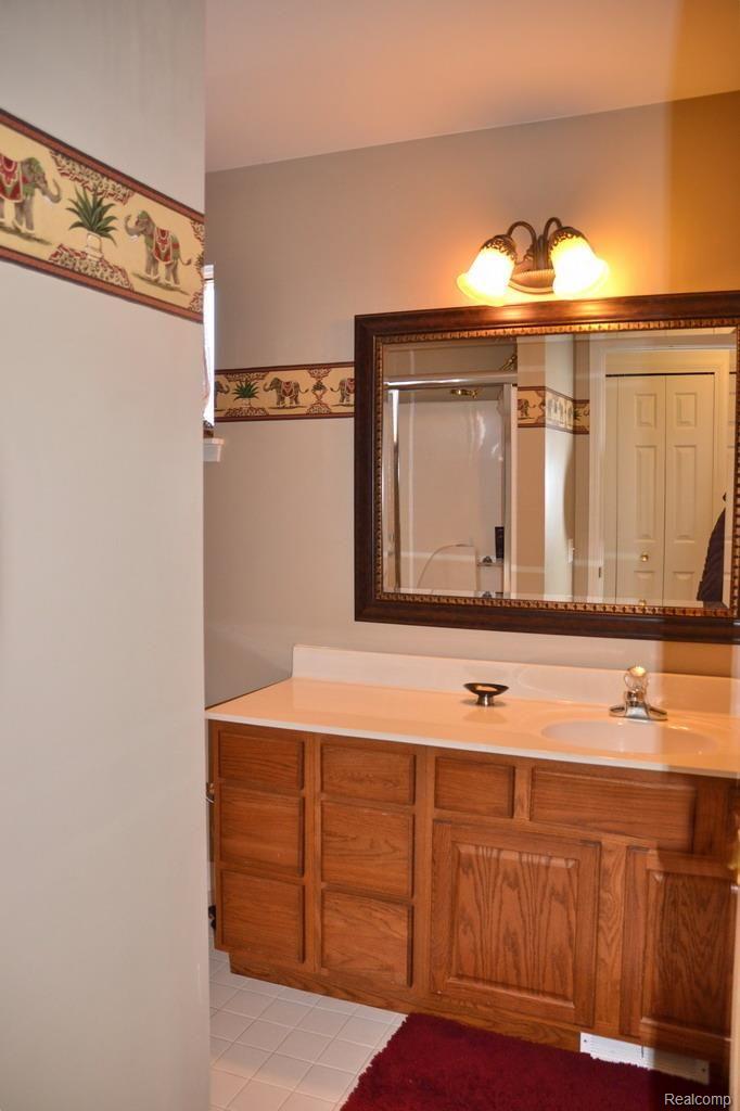 3915 Nearing Road Rochester, MI 48309 - Photo 17 of 26 Hall Bath View 1