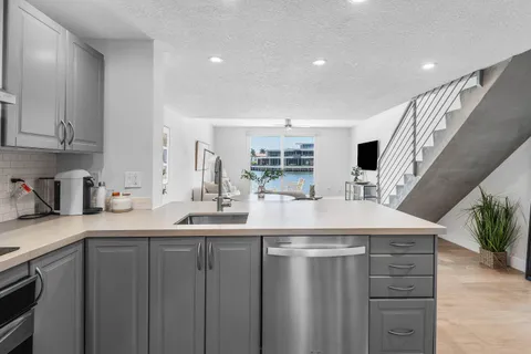 $1,150,000 | 900 Jeffery Street, Boca Raton, FL 33487
