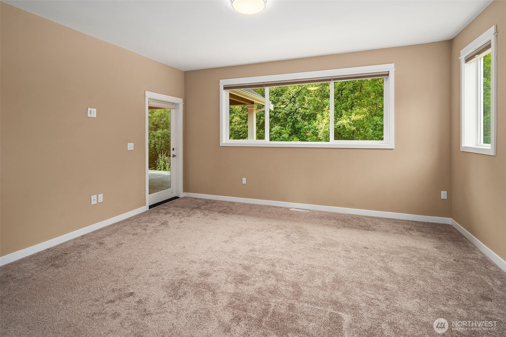 216 Cornwall Road Northwest Lakebay, WA 98349 - Photo 17 of 34 an empty room with a window