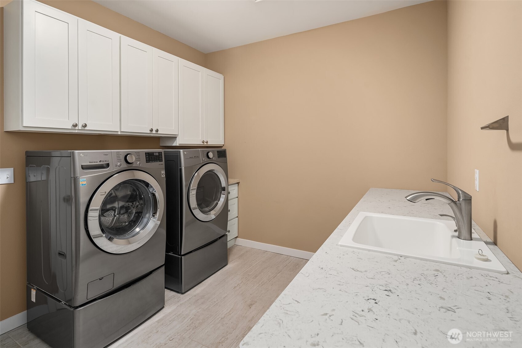 216 Cornwall Road Northwest Lakebay, WA 98349 - Photo 29 of 34 a utility room with dryer and washer
