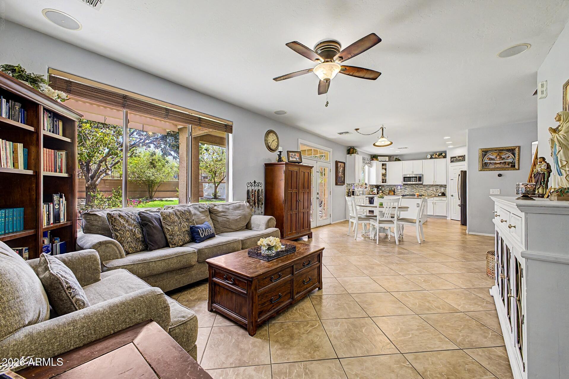 1829 East Beverly Road Phoenix, AZ 85042 - Photo 11 of 48 Family Room off Kitchen