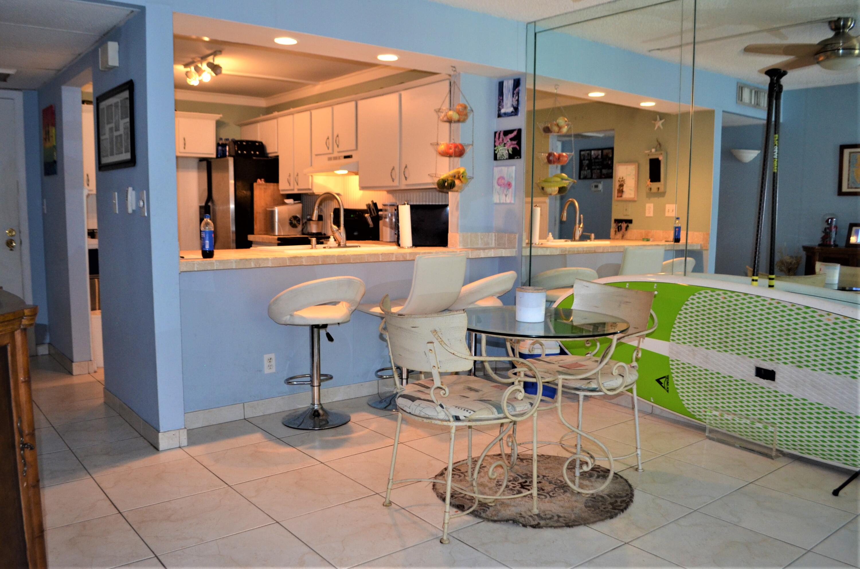 2 East Royal Palm Road, Unit 1040 Boca Raton, FL 33432 - Photo 8 of 30 Dining & Kitchen