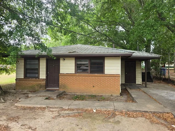 $895 | 806 South Ussery Street, Dothan, AL 36301