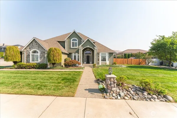 $745,000 | 1653 Holly Lane, East Wenatchee, WA 98802