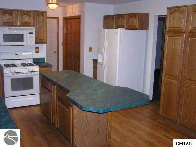 11257 Madison Road Elwell, MI 48832 - Photo 5 of 9 1772883-4.JPG