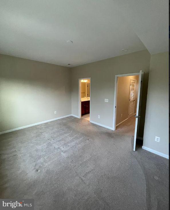 43855 Stubble Cor Square Ashburn, VA 20147 - Photo 18 of 38 an empty room with closet and mirror