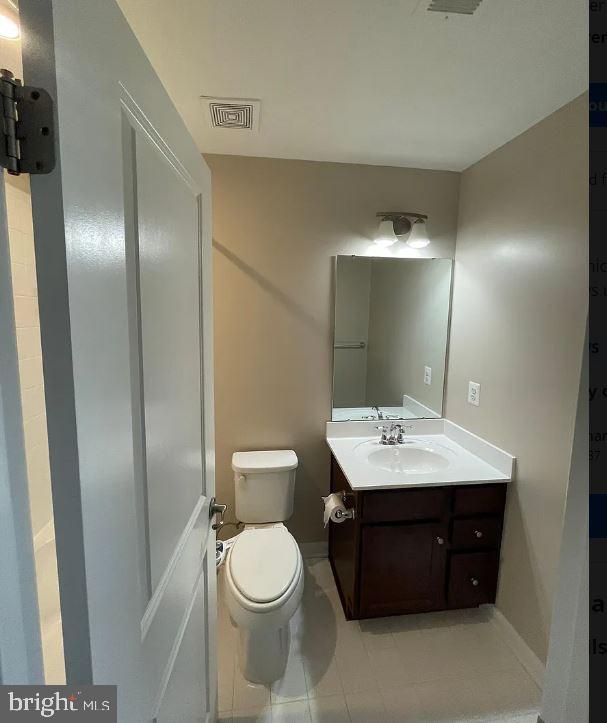 43855 Stubble Cor Square Ashburn, VA 20147 - Photo 23 of 38 a bathroom with a toilet a sink and mirror