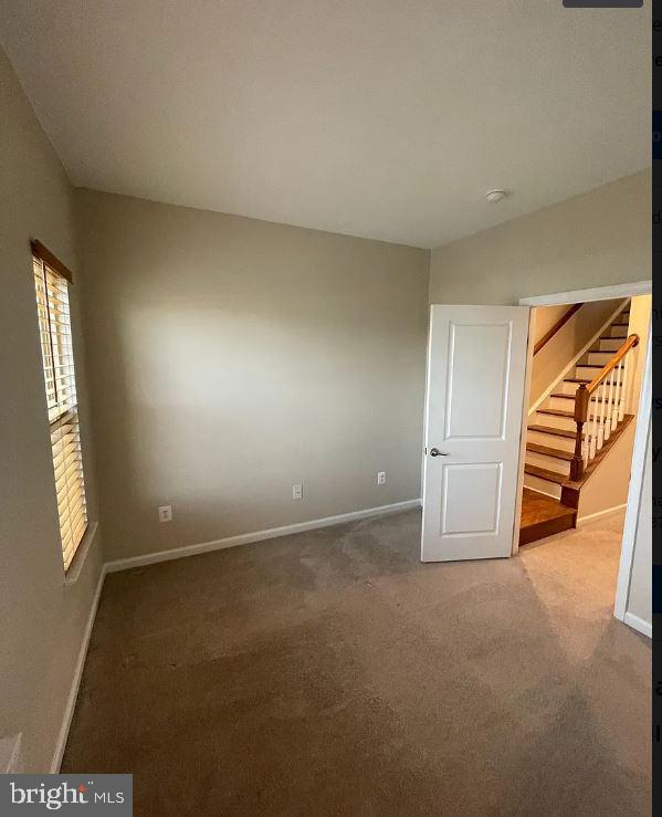 43855 Stubble Cor Square Ashburn, VA 20147 - Photo 26 of 38 an empty room with windows