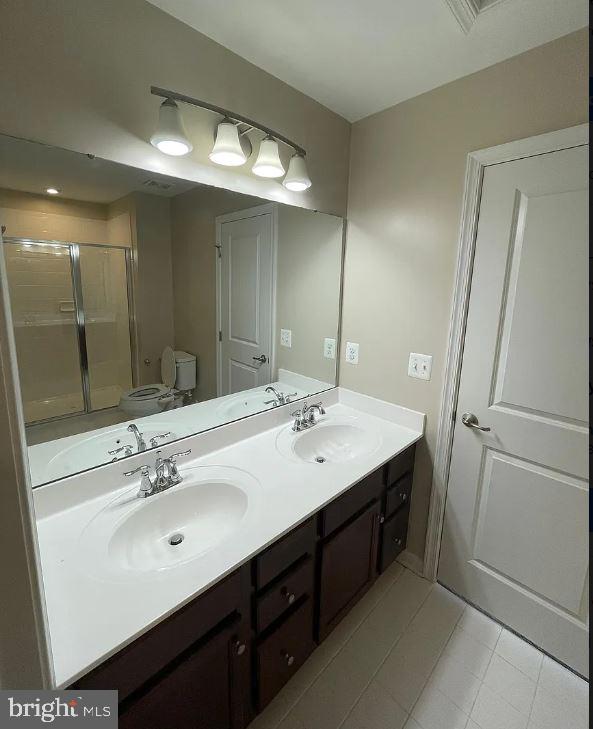 43855 Stubble Cor Square Ashburn, VA 20147 - Photo 35 of 38 a bathroom with a double vanity sink and a mirror