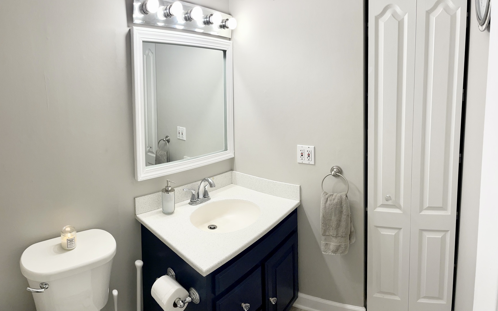 67 Stratford Road Montgomery, IL 60538 - Photo 20 of 33 a bathroom with a sink toilet and mirror